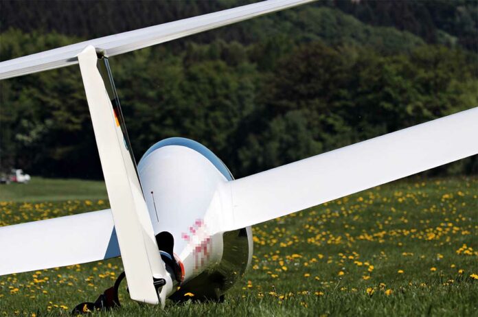 Schäftlarn: Segelflugzeug landet auf landwirtschaftlicher Fläche Schäftlarn: Segelflugzeug landet auf landwirtschaftlicher Fläche