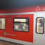 Nach Pöbelei in der S-Bahn - Maskenverweigerer wirft mit Schottersteinen