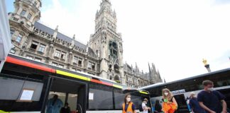 Impfbus auf dem Marienplatz findet sehr guten Anklang