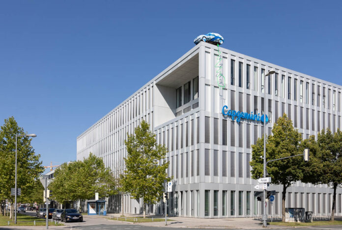 Kunstaktion zur IAA Mobility in München - CLOUD CAR von HA Schult neu inszeniert Kunstaktion zur IAA Mobility in München - CLOUD CAR von HA Schult neu inszeniert