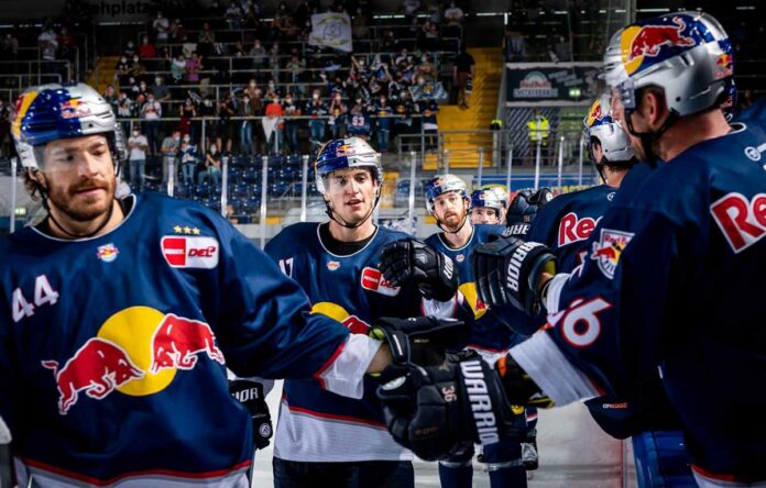 EHC Red Bulls gewinnen verrücktes DEL-Spiel gegen Kölner Haie