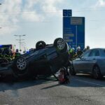 72-jährige Fahrerin verliert die Kontrolle über ihren PKW und landet auf dem Dach