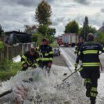 Pasing: Straße wird zum See - Unterflurhydrant umgefahren