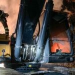 Moosach: Bagger in Brand