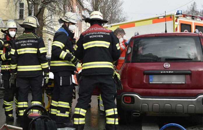 Verkehrsunfall: Mülllaster kracht in Fiat Panda