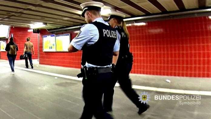 Ostbahnhof: Nach Bedrohung mit Messer festgenommen Ostbahnhof: Nach Bedrohung mit Messer festgenommen