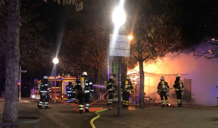 Fürstenried-West: Imbiss in Vollbrand Fürstenried-West: Imbiss in Vollbrand