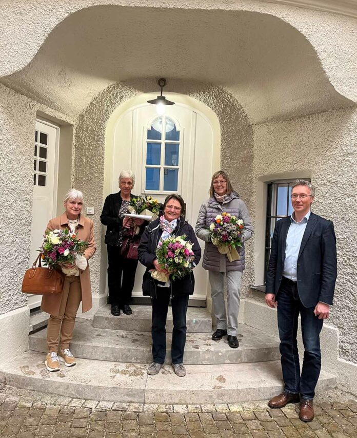 Schulweghelferinnen für ehrenamtliches Engagement geehrt Schulweghelferinnen für ehrenamtliches Engagement geehrt
