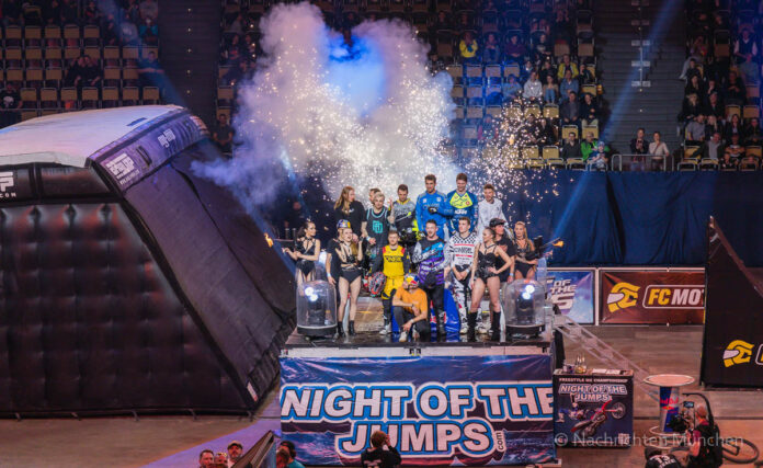 Team World triumphiert bei der NIGHT of the JUMPs in München Team World triumphiert bei der NIGHT of the JUMPs in München