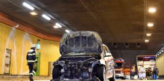 Sendling: Auto brennt im Brudermühltunnel
