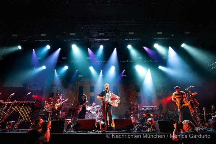 Tollwood Sommerfestival 2022: Feinster Alpenrock von Hubert von Goisern