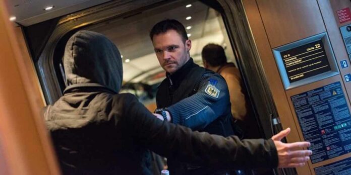 Bedrohung im Zug - Aggressiver Mann verursacht größeren Polizeieinsatz Bedrohung im Zug - Aggressiver Mann verursacht größeren Polizeieinsatz
