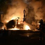 Obersendling: Kabeltrommeln und Baufahrzeuge in Brand Obersendling: Kabeltrommeln und Baufahrzeuge in Brand