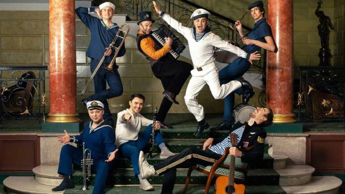 Kommuna Lux aus der Ukraine am 4. Juli 2022 auf dem Tollwood Sommerfestival