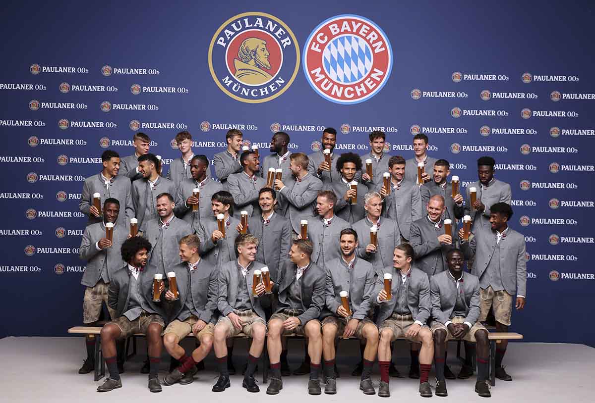 FC BayernStars tauschen für Paulaner Trikots mit Tracht! Nachrichten