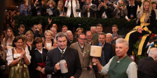 Drei Schläge und O´zapft is! – OB Dieter Reiter eröffnet das Münchner Oktoberfest 2022