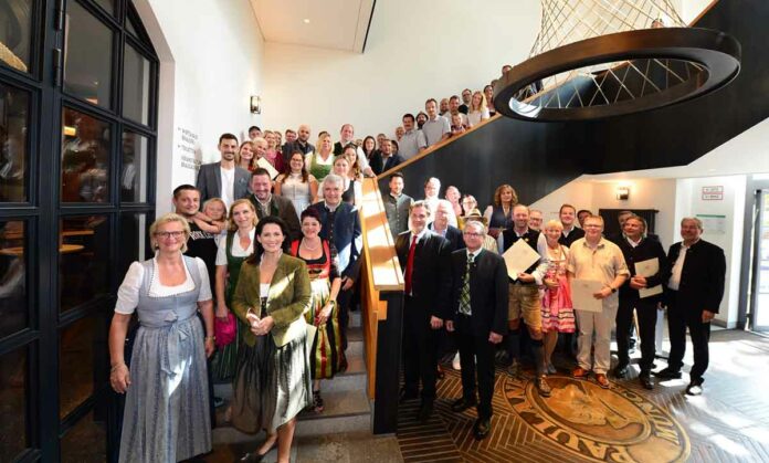 Qualitätssiegel für authentische bayerische Gastronomie - 45 Betriebe geehrt Qualitätssiegel für authentische bayerische Gastronomie - 45 Betriebe geehrt