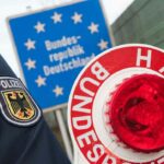 "Blüten" in Zeitungspapier gewickelt - 9000 Euro Falschgeld im Reisegepäck