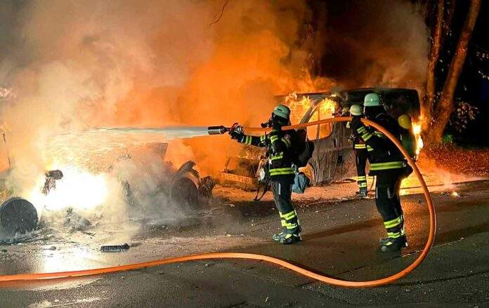 Fürstenried West: Fahrzeuge in Flammen Fürstenried West: Fahrzeuge in Flammen