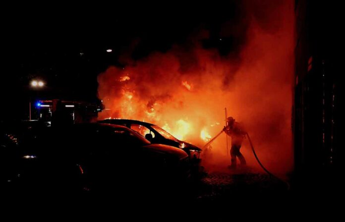 Vier brennende Fahrzeuge in der Isarvorstadt