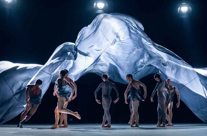 DANCE again: Tanzbiennale DANCE vom 11. bis 21. Mai in München DANCE again: Tanzbiennale DANCE vom 11. bis 21. Mai in München