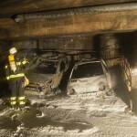 Moosach: Drei Fahrzeuge in Tiefgarage komplett ausgebrannt