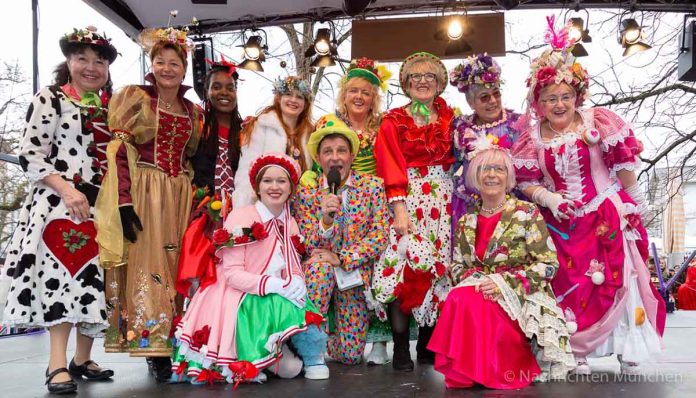 "Tanz der Marktweiber" am Faschingsdienstag auf dem Viktualienmarkt "Tanz der Marktweiber" am Faschingsdienstag auf dem Viktualienmarkt
