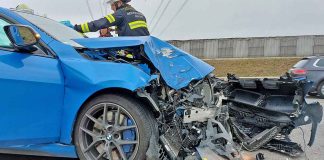 Unfall A8 Richtung München: BMW mit Totalschaden - 23-jährige Fahrerin in Klinik