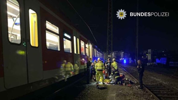Unbekannter kollidiert mit S-Bahn: schwerverletzt - Wer kennt den bislang unbekannten Verunfallten?