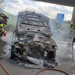 A99 Allach - Fahrzeug in Vollbrand