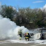 Citroen im Kreuzungsbereich in Vollbrand