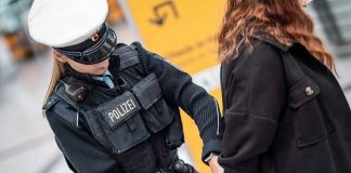 Frau würgt Beamten der Bundespolizei am Flughafen München