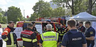 Olympiapark: Brand auf einer Baustelle - Großeinsatz der Feuerwehr München und des Rettungsdienstes