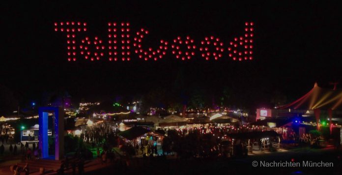 Tollwood Sommerfestival mit Drohnen-Inszenierung eröffnet