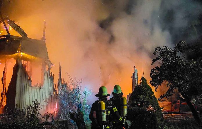 Olympiapark: Väterchen Timofejs Ost-West-Friedenskirche abgebrannt
