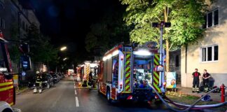 Bogenhausen: Dachstuhlbrand im Mehrfamilienhaus