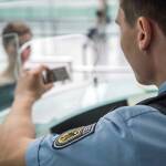 Kein Ausweis aber 100 Dollar: 70-jährige US-Amerikanerin versucht Bundespolizisten am Flughafen München zu bestechen