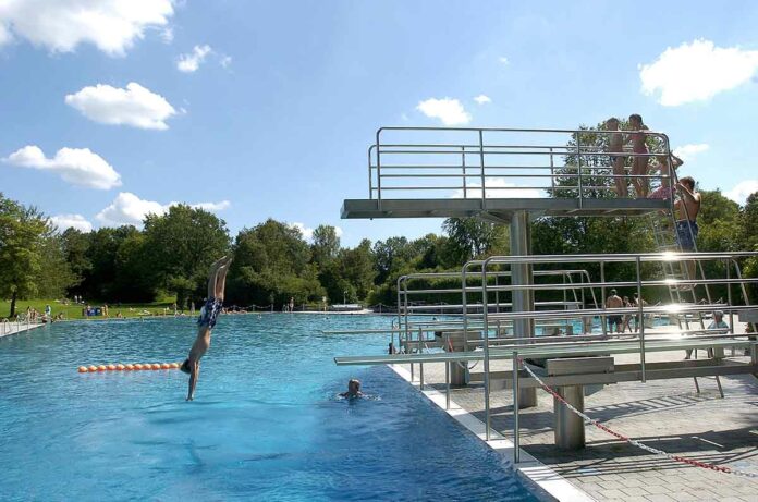 "Aqua Beats" im Westbad: Lounge-Musik, Chillout-Klänge und aktuelle Hits