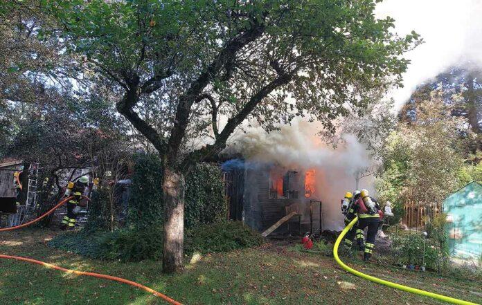 Allach-Untermenzing: Gartenhaus in Brand