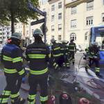 Unfall mit Linienbus und Pkw - Vier Personen verletzt