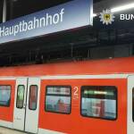 Betrunkener mit Schutzengel - Mann fällt ins Gleis und schläft ein