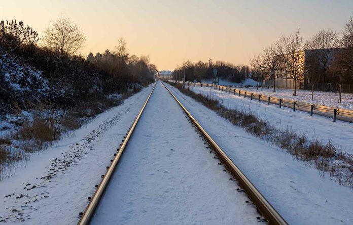 Nach Wintereinbruch in Südbayern: Züge fahren auch am Montag nur stark eingeschränkt