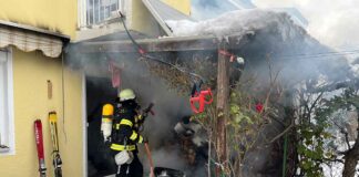 Moosach: Gartenlaube in Brand