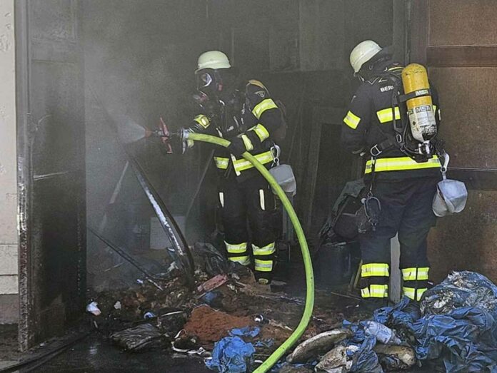 Harthof: Brand in Garage