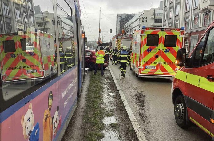 Berg-am-Laim-Straße: Schwerer Unfall im Kreuzungsbereich