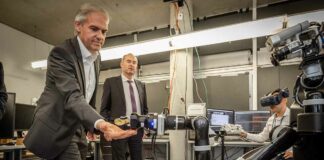 Bayerischer Wirtschaftsminister Hubert Aiwanger zu Gast im 6G Zukunftslabor