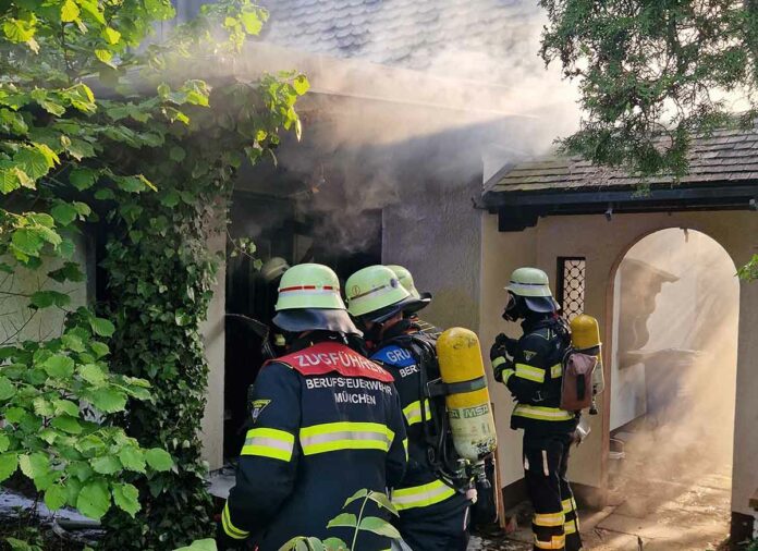 Feuer in leer stehendem Wohnhaus - Milbertshofen Feuer in leer stehendem Wohnhaus - Milbertshofen