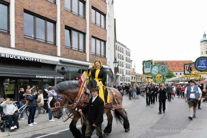 Münchner Brauertag 2024: Ritterschlag vom Oberbürgermeister - Traditionelle Freisprechung der Jungbrauer Münchner Brauertag 2024: Ritterschlag vom Oberbürgermeister - Traditionelle Freisprechung der Jungbrauer