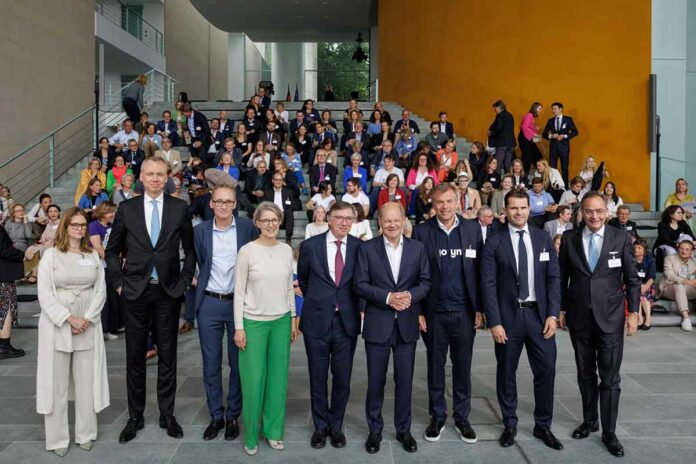 Die startsocial-Preisträger des Wettbewerbs 2023/24 stehen fest: Bundeskanzler Olaf Scholz ehrt soziale Initiativen für herausragendes Engagement