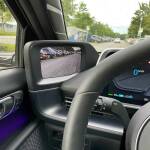 Virtuelle Außenspiegel sollen aufgrund der kleineren Kameras den Luftwiderstand verringern, gleichzeitig kann damit der tote Winkel minimiert werden. Allerdings sind die Displays in der Türverkleidung oft ungünstig positioniert - Quelle: ©ADAC/Manuel Griesmann